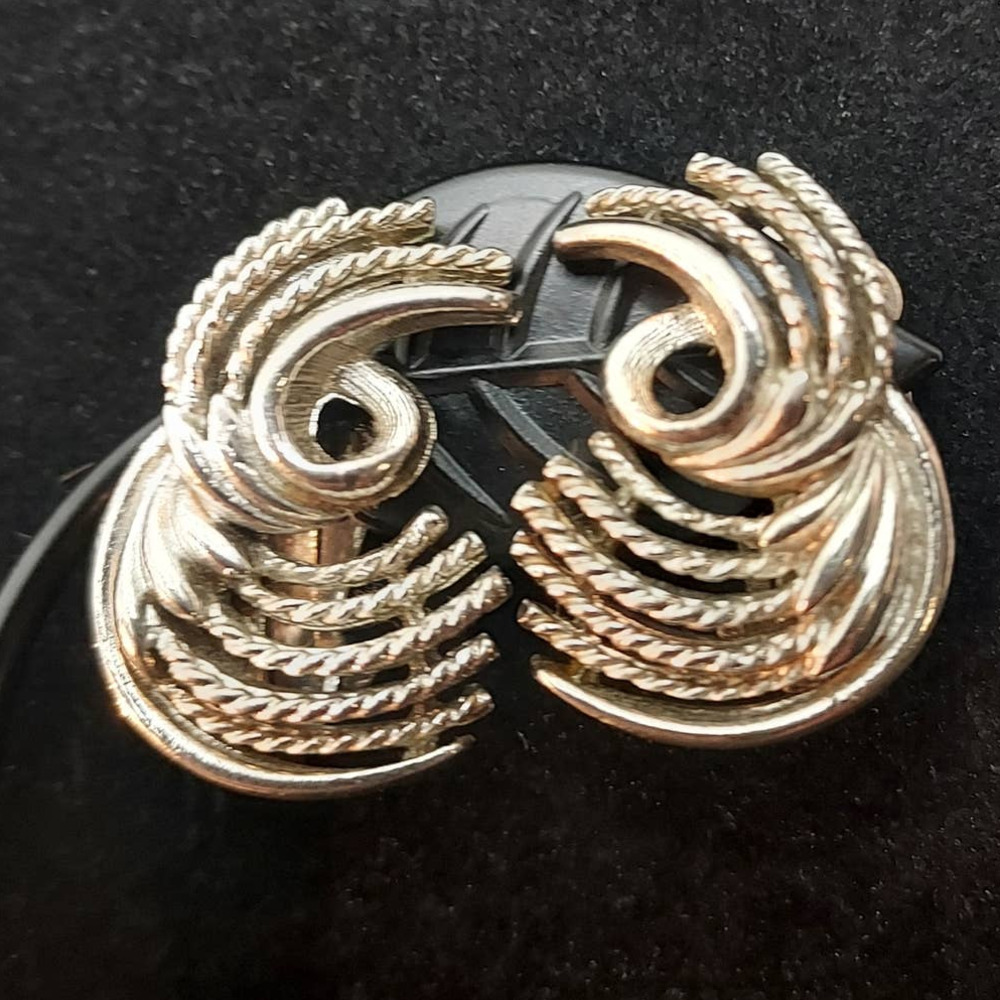 Vintage Lisner Clip On Earrings Silver Tone Twisted Spiral